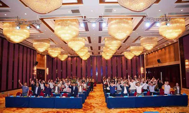 【跨界融合 聚勢(shì)發(fā)展】榮高冠名的2025中國(guó)智能出入口與停車(chē)充電行業(yè)發(fā)展大會(huì)成功召開(kāi)！