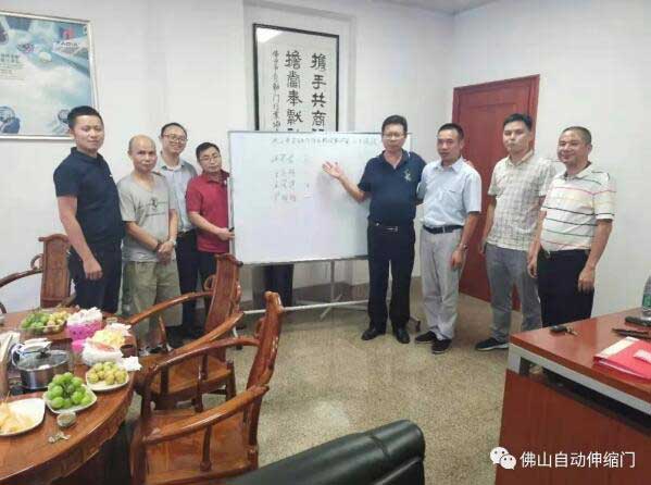 常委參會(huì)代表采用無記名推選