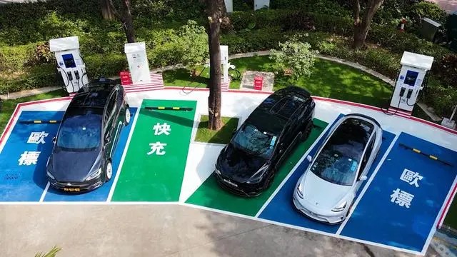 港澳新能源汽車“北上”充電更便捷！粵港澳大灣區(qū)內(nèi)地九市實(shí)現(xiàn)歐標(biāo)充電樁縣區(qū)全覆蓋