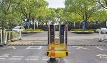 ?？低曋K某工業(yè)園區(qū)公共停車(chē)場(chǎng)，通行更快速，管理更智能！
