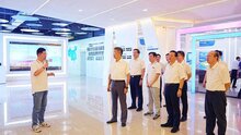 江西省委常委、常務(wù)副省長任珠峰蒞臨百勝智能調(diào)研