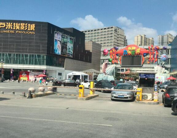 南京弘陽(yáng)廣場(chǎng)道閘案例 - 中出網(wǎng)-智能出入口門(mén)戶