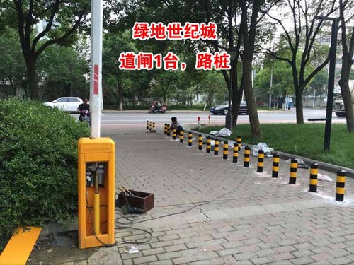 綠地世紀城道閘案例 - 中出網(wǎng)-智能出入口門戶