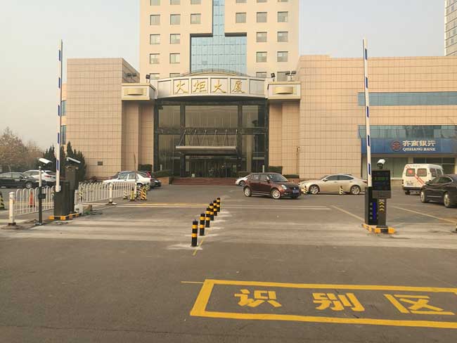 火炬大廈車(chē)牌識(shí)別系統(tǒng)案例 - 中出網(wǎng)-智能出入口門(mén)戶