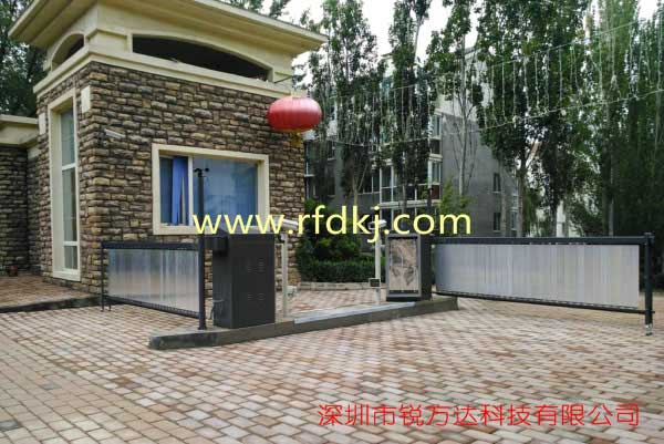 北京八達嶺清涼盛景別墅車牌識別+商業(yè)廣告道閘案例 - 中出網(wǎng)-智能出入口門戶
