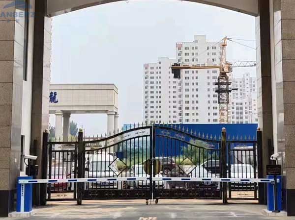 河北廊坊固安萬(wàn)華城小區(qū)停車場(chǎng)車牌識(shí)別系統(tǒng)工程案例 - 中出網(wǎng)-智能出入口門戶
