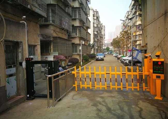 岳陽市四化建小區(qū)銳捷款車牌識(shí)別案例 - 中出網(wǎng)-智能出入口門戶