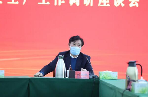 百勝智能董事長(zhǎng)劉潤(rùn)根在座談會(huì)上發(fā)言