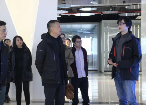 江西省通信學(xué)會領(lǐng)導(dǎo)及企業(yè)家蒞臨百勝智能參觀調(diào)研