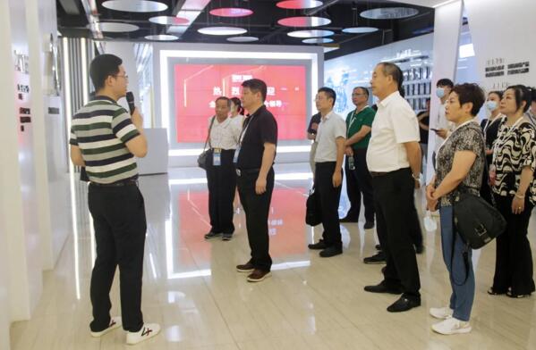 全國13省、市安全防范協(xié)會領(lǐng)導(dǎo)蒞臨百勝智能調(diào)研
