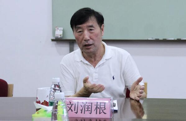 公司董事長劉潤根對(duì)省金融監(jiān)管局副局長駱小林一行的到來表示熱烈歡迎