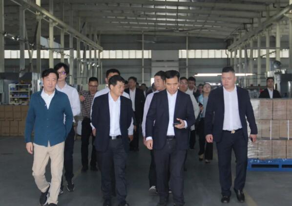 江西省委、省青年企業(yè)家協(xié)會嘉賓一行實地考察百勝小藍(lán)制造基地生產(chǎn)車間