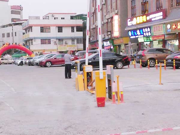平洲玉器街簡易停車場系統(tǒng) - 中出網-智能出入口門戶