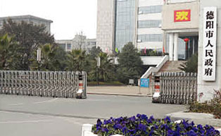 德陽(yáng)市人民政府伸縮門(mén)工程案例 - 中出網(wǎng)-智能出入口門(mén)戶