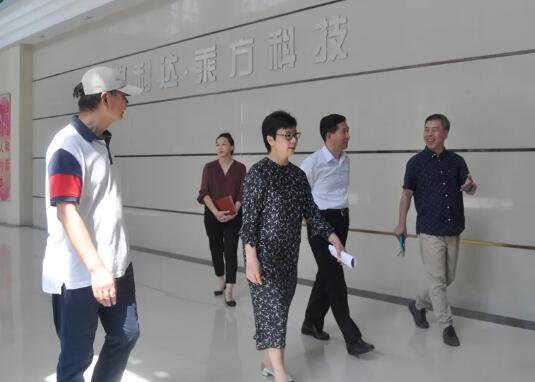 嘉定區(qū)政協(xié)主席劉海濤、華亭鎮(zhèn)黨委書記何蓉一行蒞臨穩(wěn)利達·乘方科技園走訪調研