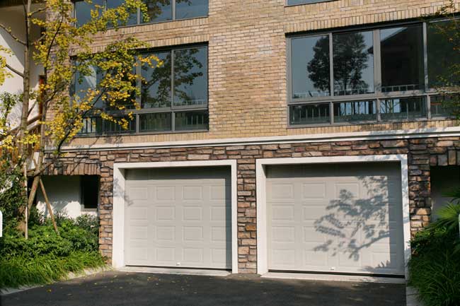 鄭州建業(yè)森林半島車庫門案例 - 中出網(wǎng)-智能出入口門戶