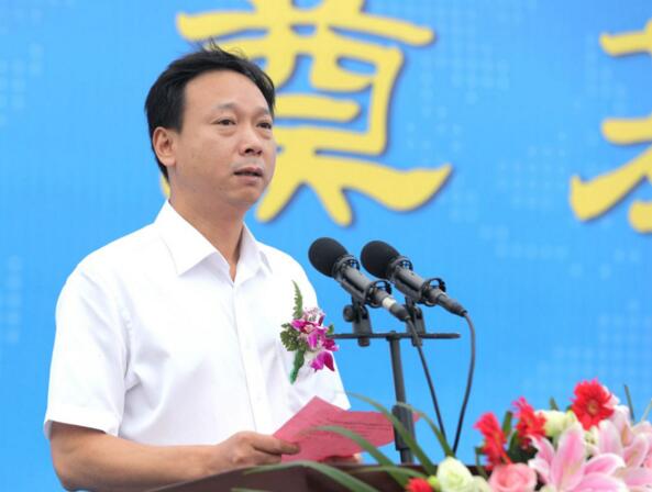 溧陽(yáng)經(jīng)濟(jì)開(kāi)發(fā)區(qū)黨工委書記、上興鎮(zhèn)黨委書記夏國(guó)中致辭