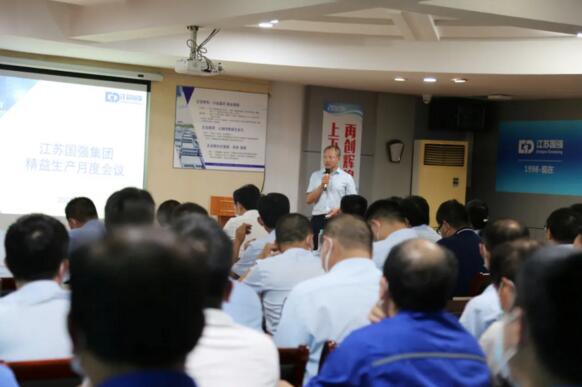 總裁助理兼戰(zhàn)略運(yùn)營中心總經(jīng)理李向春匯報(bào)了集團(tuán)精益生產(chǎn)實(shí)施思路及邏輯