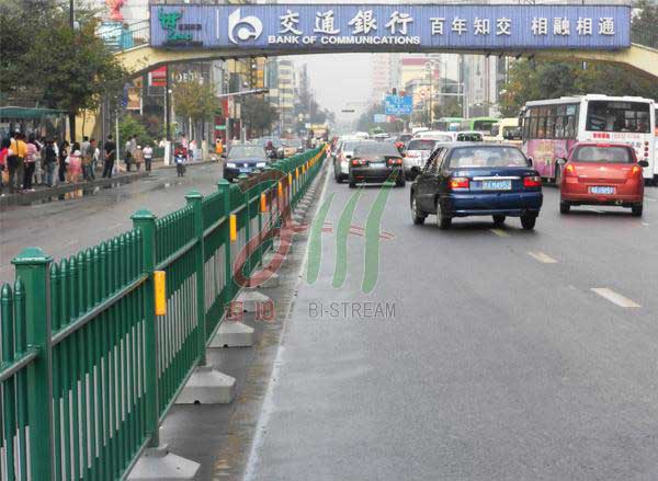 熱鍍鋅靜電噴涂防跨護欄