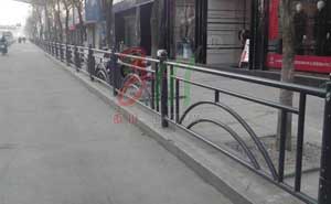 連云港東?？h道路邊緣護(hù)欄工程 - 中出網(wǎng)-智能出入口門戶