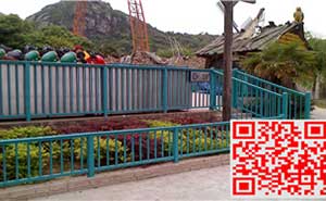 蘇州樂園排隊區(qū)護欄、樓梯欄桿、防護欄桿案例 - 中出網(wǎng)-智能出入口門戶