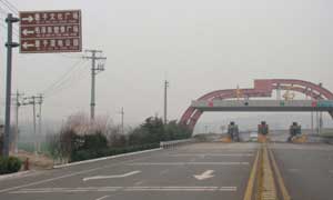 山東省濟棗路熱鍍鋅+聚酯噴塑護欄案例