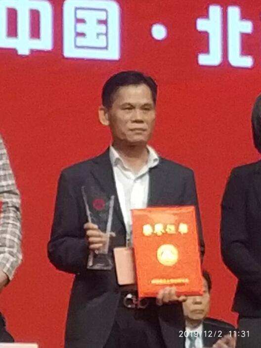 雙喜臨門：伸縮門“金嘉豪杯”十大品牌冠名、中國建筑金屬結(jié)構(gòu)協(xié)會行業(yè)新銳人物獎！