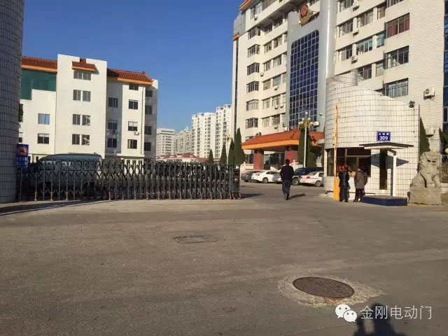 煙臺(tái)萊山公安局伸縮門工程案例 - 中出網(wǎng)-智能出入口門戶