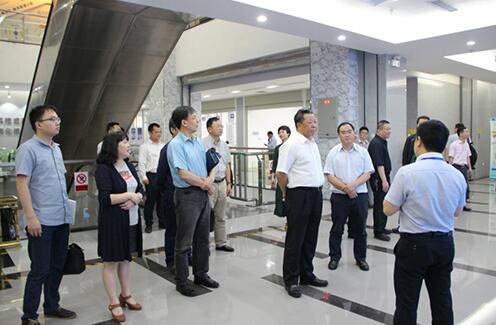 國家知識產(chǎn)權(quán)局黨組成員、機關(guān)黨委書記肖興威一行