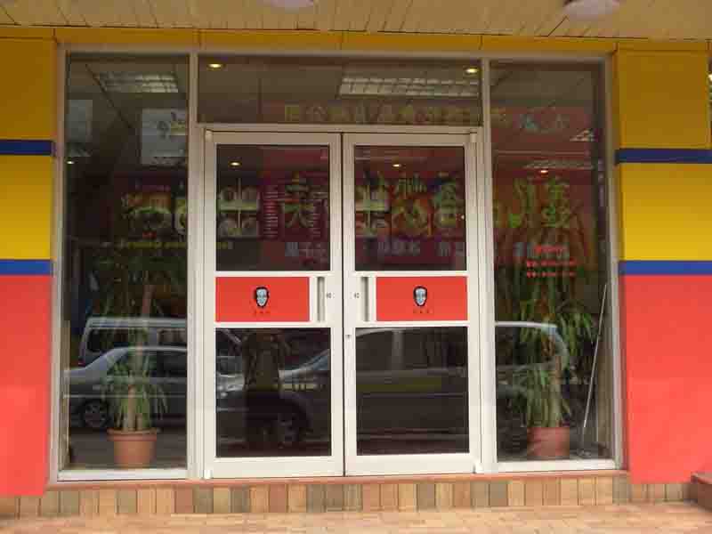 中間板肯德基門(mén)