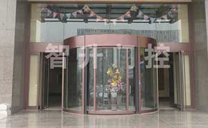 齊都國(guó)際售樓中心旋轉(zhuǎn)門案例 - 中出網(wǎng)-智能出入口門戶
