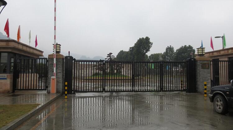 南北德信懸浮門安裝在臺州城市水利局大門口