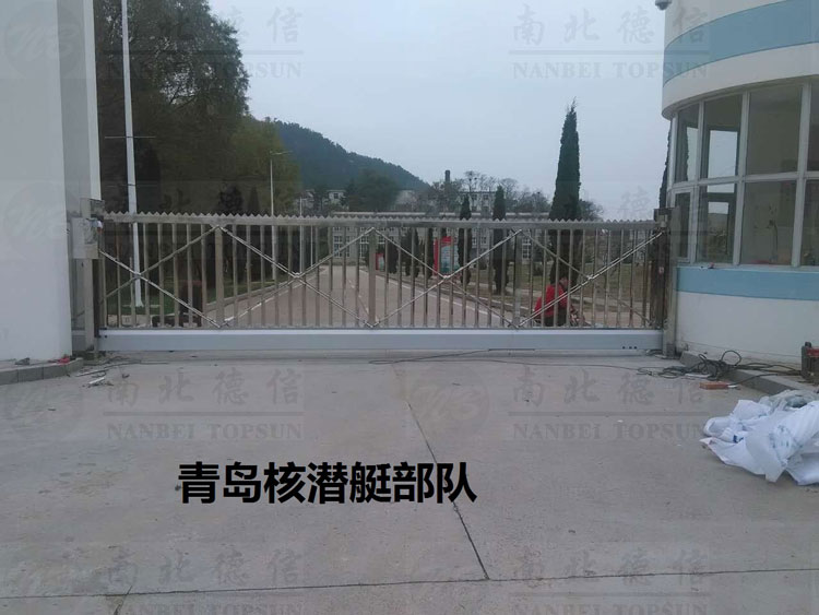 青島核潛艇部隊銳寶818S-6.9米無軌懸浮門案例 - 中出網(wǎng)-智能出入口門戶