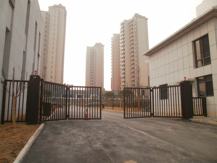 湖北省黃石市國(guó)稅局智能無(wú)軌懸浮門(mén)工程案例 - 中出網(wǎng)-智能出入口門(mén)戶
