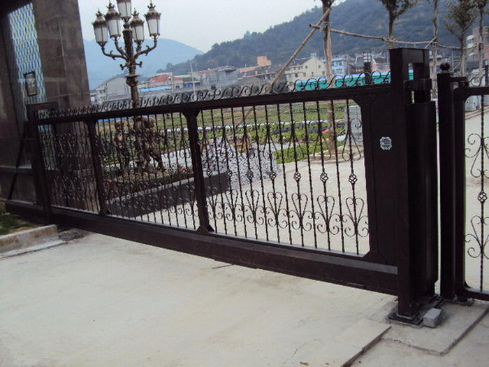 溫州市巨溪鎮(zhèn)康樂山莊智能無軌懸浮門工程案例 - 中出網(wǎng)-智能出入口門戶