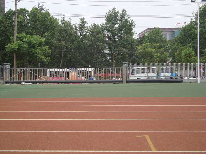 邯鄲市峰峰礦區(qū)市十三中學(xué)體育場智能無軌懸浮門工程案例 - 中出網(wǎng)-智能出入口門戶