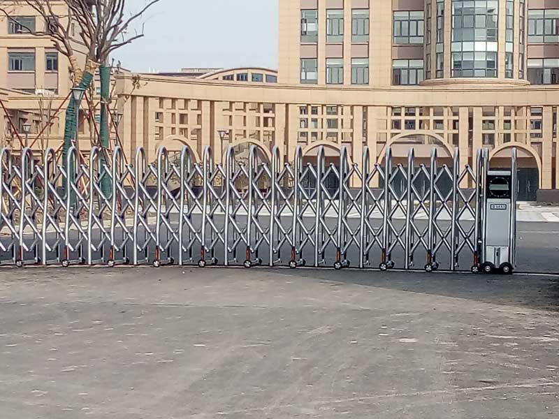 張家港市第二職業(yè)技術(shù)學(xué)校智能安全伸縮平移門(mén)工程案例 - 中出網(wǎng)-智能出入口門(mén)戶