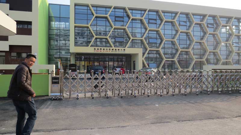 蘇州市吳江區(qū)橫扇幼兒園-雄鷹B智能安全伸縮平移門工程案例 - 中出網(wǎng)-智能出入口門戶
