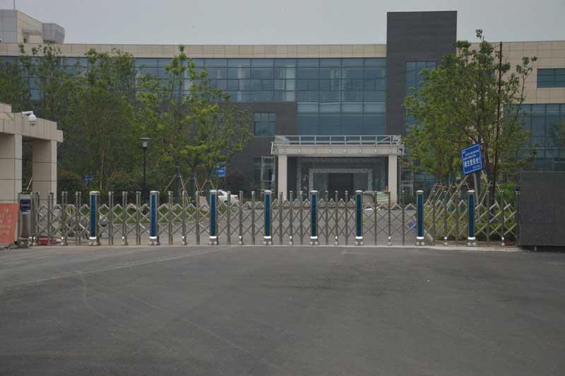 江蘇鎮(zhèn)江飛機(jī)場(chǎng)智能安全伸縮平移門(mén)工程案例 - 中出網(wǎng)-智能出入口門(mén)戶