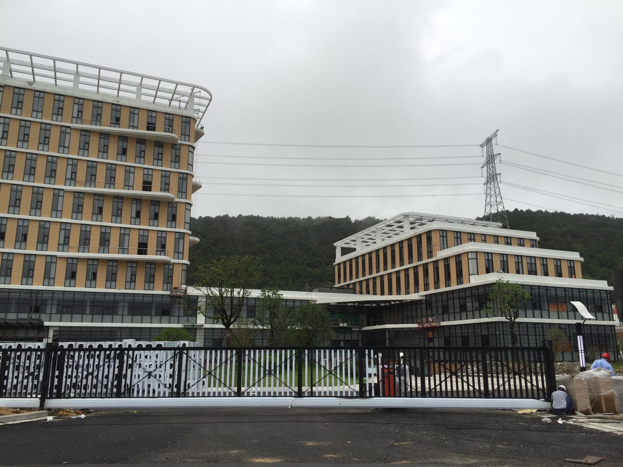 臺州二電廠838 13米智能安全伸縮平移門工程案例 - 中出網(wǎng)-智能出入口門戶