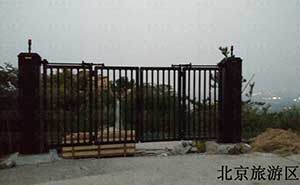 北京旅游區(qū)智能安全伸縮平移門(mén)工程案例 - 中出網(wǎng)-智能出入口與停車充電門(mén)戶