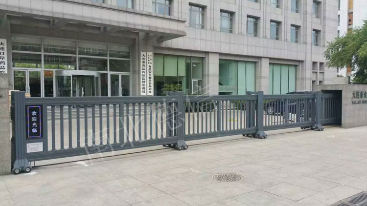 大連市食品藥品監(jiān)督管理局智能安全伸縮平移門工程案例 - 中出網(wǎng)-智能出入口門戶