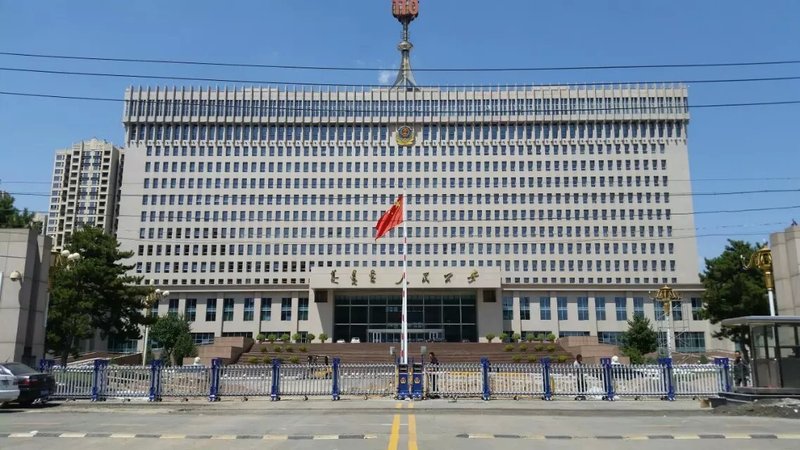 呼和浩特市公安局30米對(duì)開(kāi)電動(dòng)伸縮門(mén)案例 - 中出網(wǎng)-智能出入口門(mén)戶