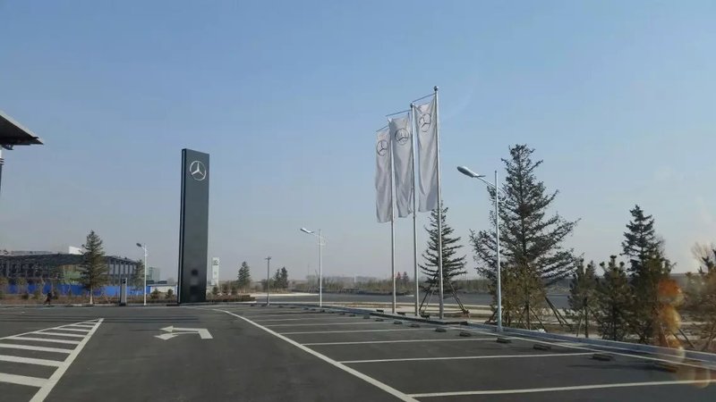 呼和浩特市奔馳4S店三根不銹鋼錐形旗桿案例 - 中出網(wǎng)-智能出入口門(mén)戶