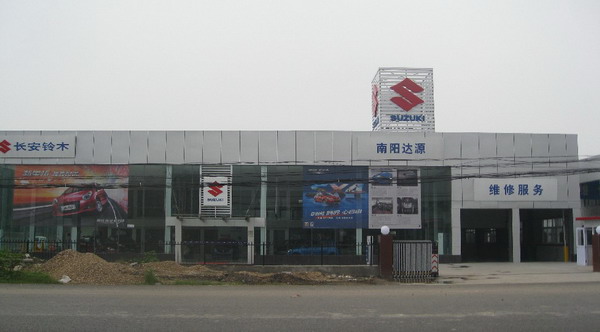南陽達源長安鈴木4S店伸縮門案例 - 中出網(wǎng)-智能出入口門戶