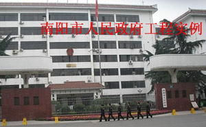 南陽市人民政府伸縮門案例 - 中出網(wǎng)-智能出入口門戶