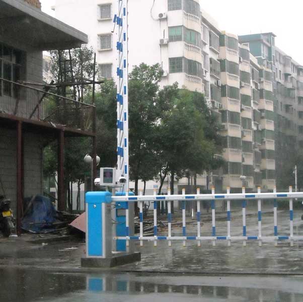 耒陽金泰小區(qū)通道閘案例 - 中出網(wǎng)-智能出入口門戶