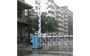耒陽(yáng)金泰小區(qū)通道閘案例 - 中出網(wǎng)-智能出入口門戶