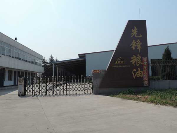 駐馬店市先鋒糧油儲(chǔ)運(yùn)有限公司電動(dòng)伸縮門案例 - 中出網(wǎng)-智能出入口門戶
