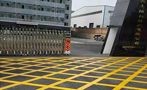 衡陽(yáng)云集伸縮門(mén)案例 - 中出網(wǎng)-智能出入口門(mén)戶(hù)